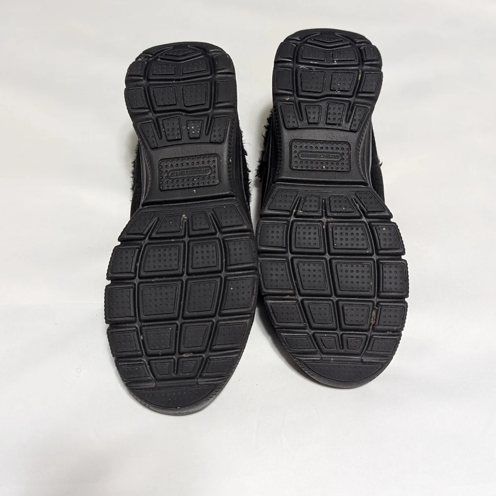 Like New Women's Skechers Slip-Ins's Black Faux Fur Lined Shoe/Sneaker - Picture 4 of 10